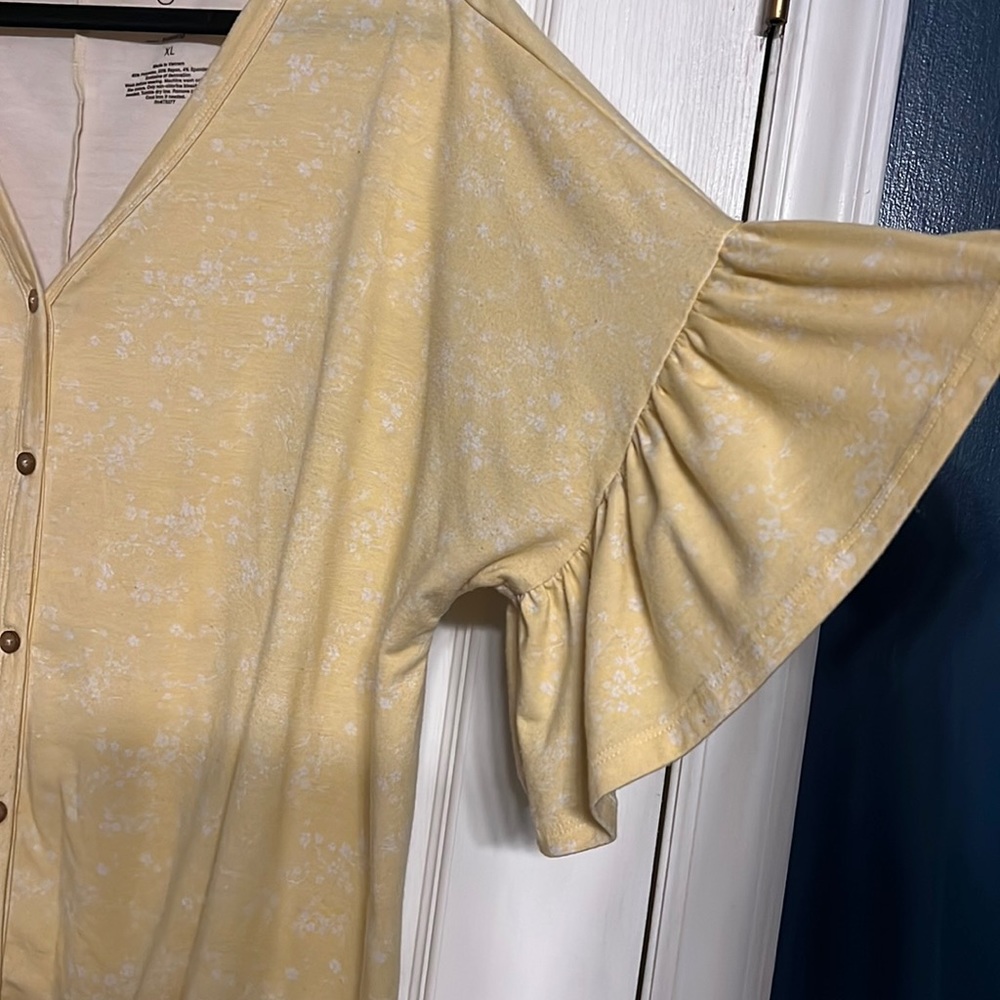 Aglow Maternity/Nursing Yellow Top- Size XL - Picture 3 of 5